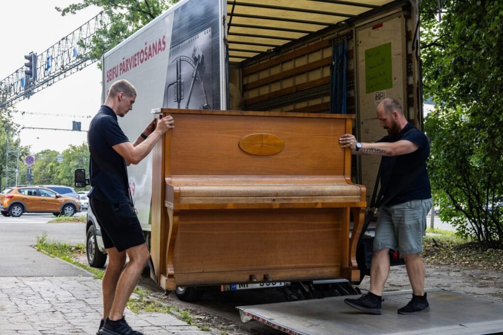 How much did it cost to move a piano
